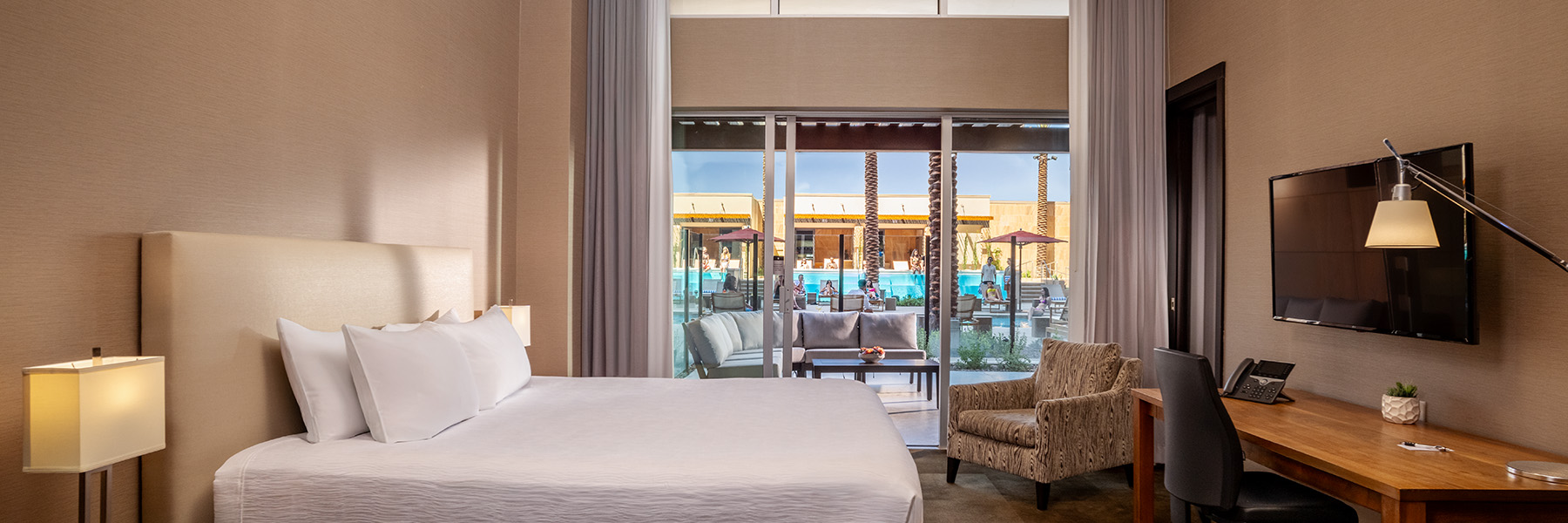 standard-hero-Deluxe Patio Suite
